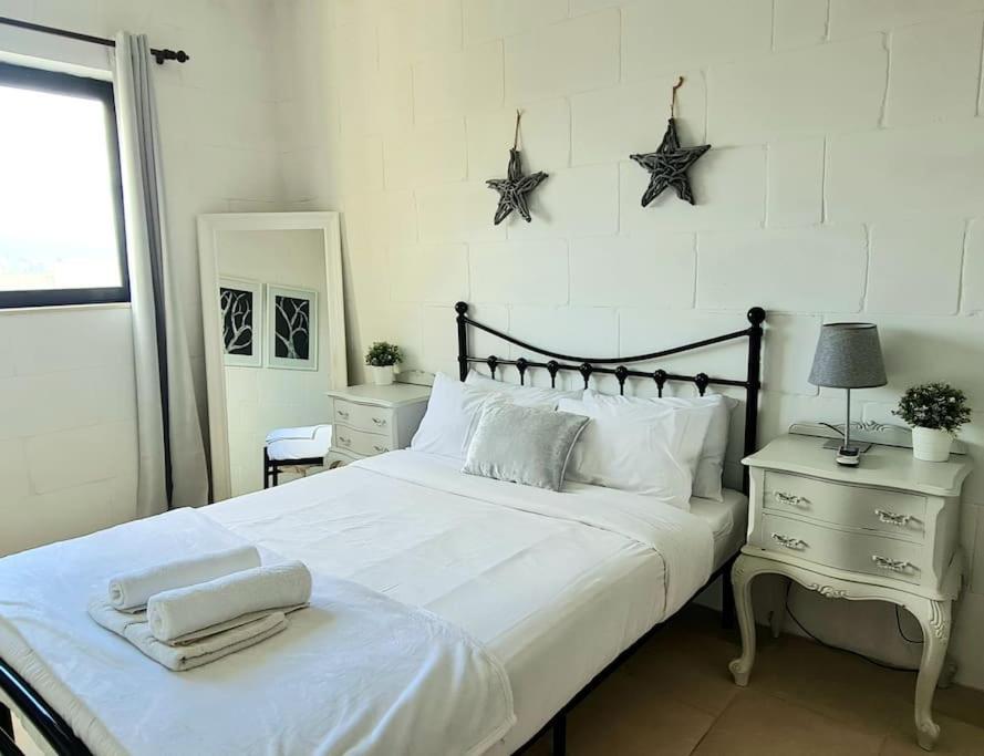 Apartment Sunny With Rooftop Terrace In Victoria *
