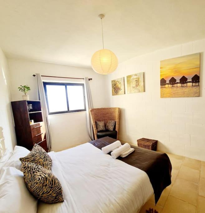 Sunny With Rooftop Terrace In Victoria Apartment *