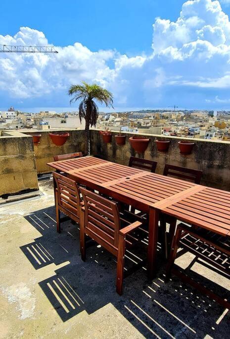 Apartment Sunny With Rooftop Terrace In Victoria *