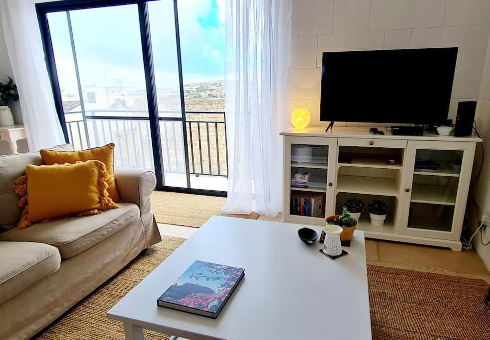 Apartment Sunny With Rooftop Terrace In Victoria *